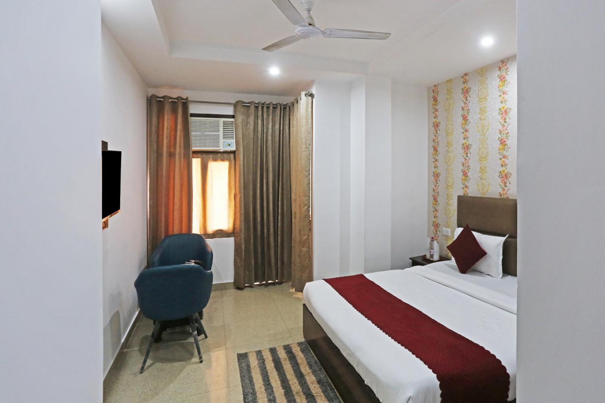 Prime Max A Family - Delhi Airport Hotel New Delhi